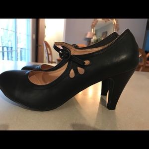 Chase & Chloe Mary Jane Pumps